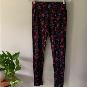 LuLaRoe leggings OS black w/ florals EUC